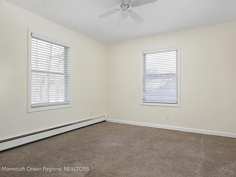 424 Seaman Ave — Photo 16