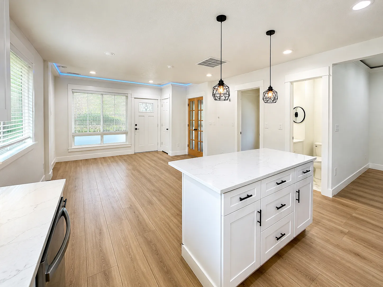 3 bed, 1.5 bath, 1128 sqft, $2,400 — Photo 4