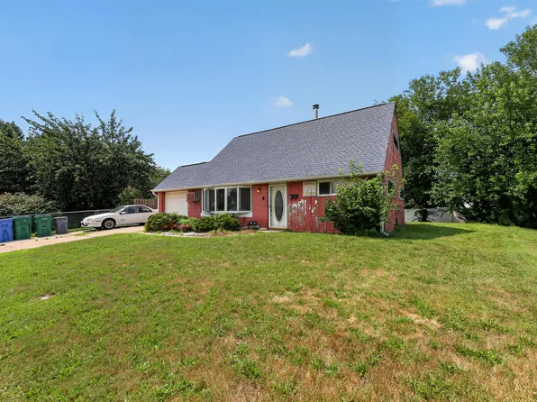 5 Kingwood Ln, Levittown, PA 19055