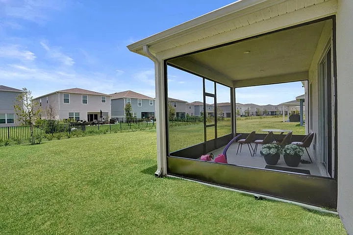 4 bed, 2370 sqft, $3,850 — Photo 3