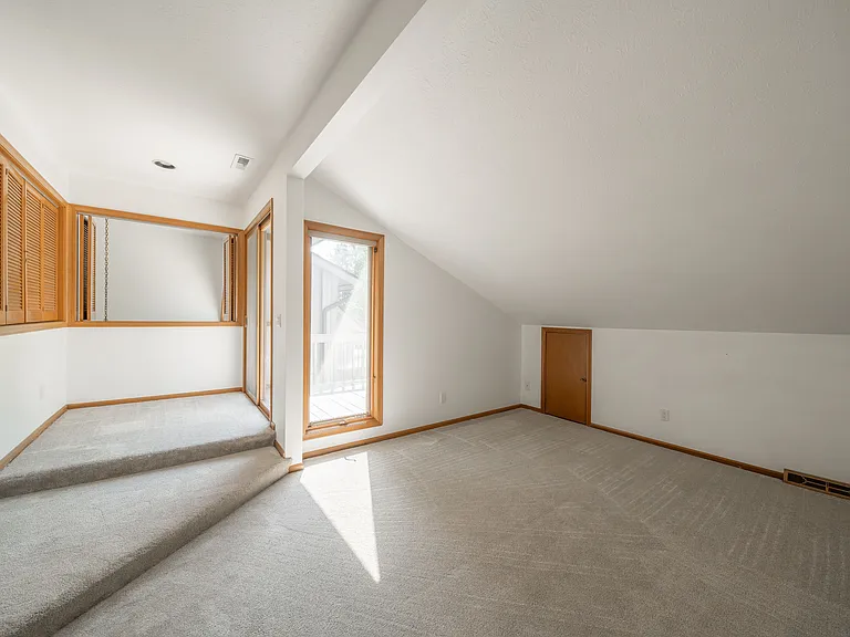 5751 Som Center Rd — Photo 24