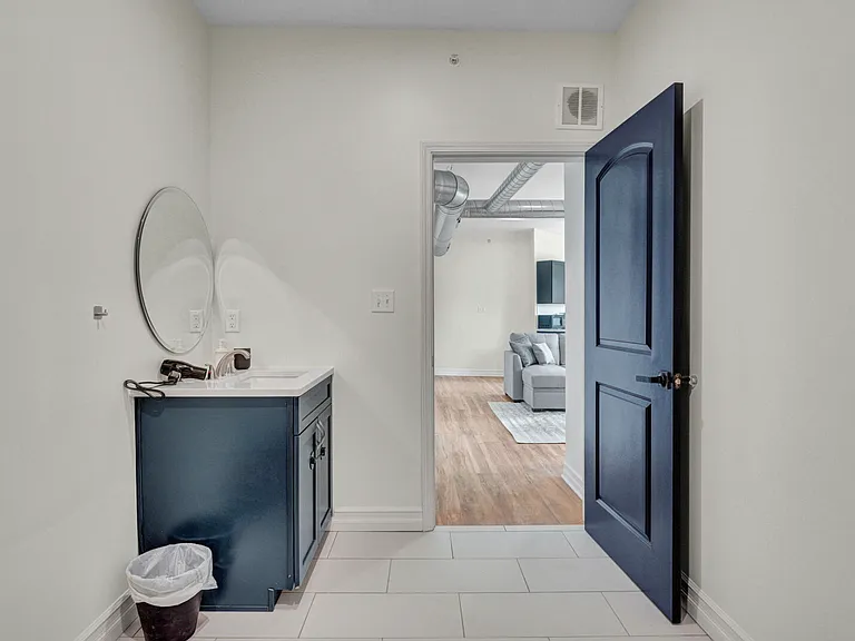 507 Niagara Apartments — Photo 18