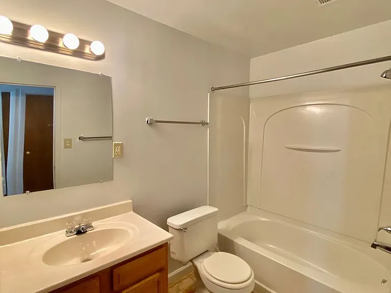 400 Perrin St — Photo 30