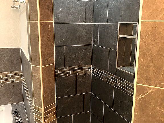 4th image of 621 Crestwood Dr