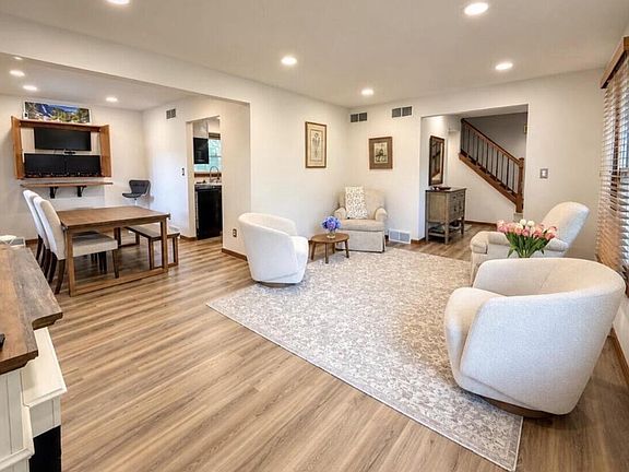 2nd image of 7251 Hyacinth COURT