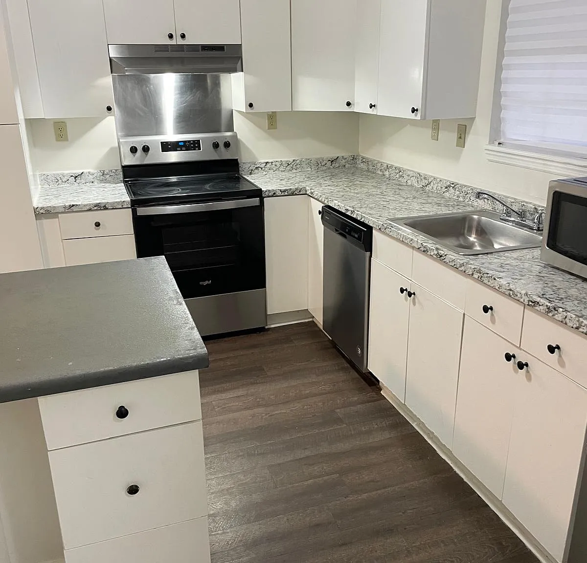 3 bed, 2.5 bath, 1390 sqft, $1,675 — Photo 3