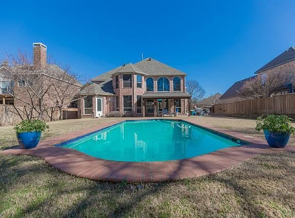 3rd image of 611 Granbury Dr