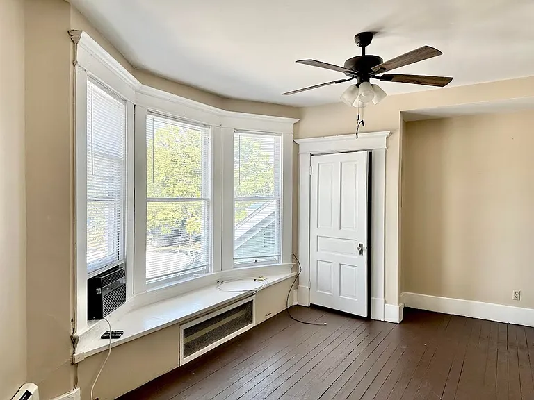 205 Scammel St — Photo 5