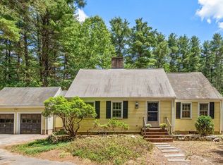 10 Taylor Ln, Dover, MA 02030