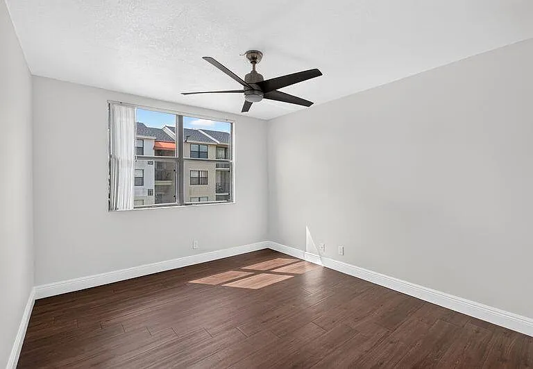 706 Executive Center Dr #23 — Photo 8