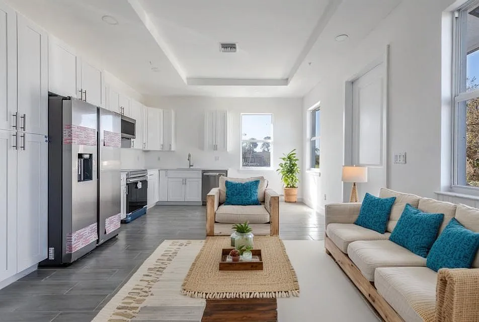 246 Rotonda Boulevard West Unit B - 1 — Photo 4