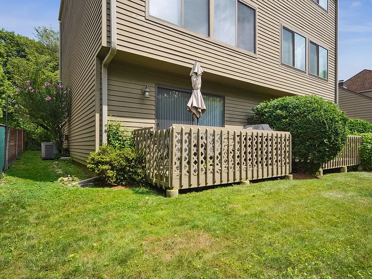 100 Willowbrook Ave #1 — Photo 22