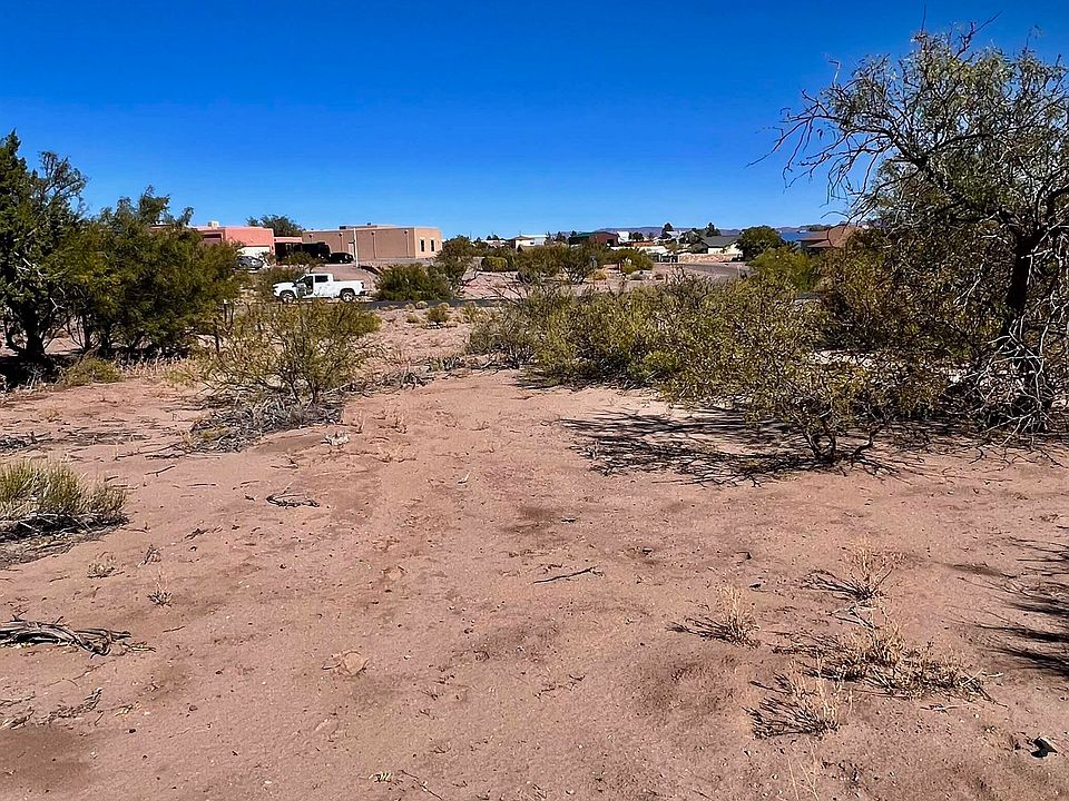 2nd image of 3 Hawthorne Dr