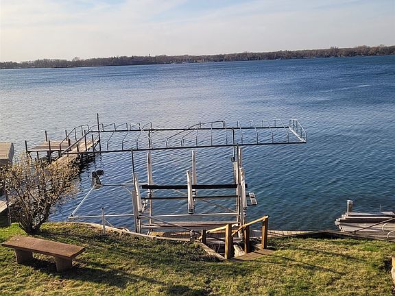 4th image of 2602 Okoboji Blvd