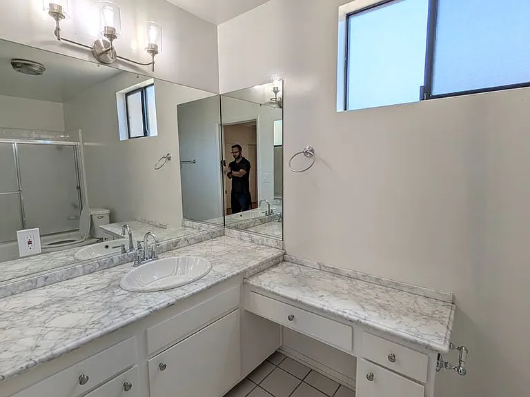 Dickens Garden Apartments — Photo 28