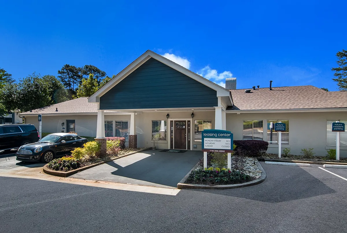 Building Photo - Dunwoody Pointe