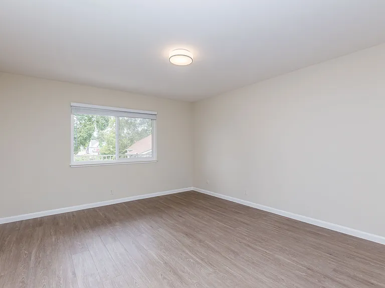 472 Jean — Photo 8