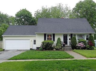 305 Meadowbrook Rd, Stratford, CT 06614