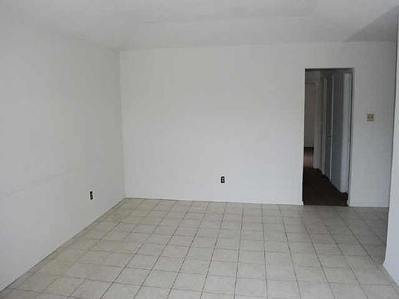 3rd image of 2504 Portland Dr