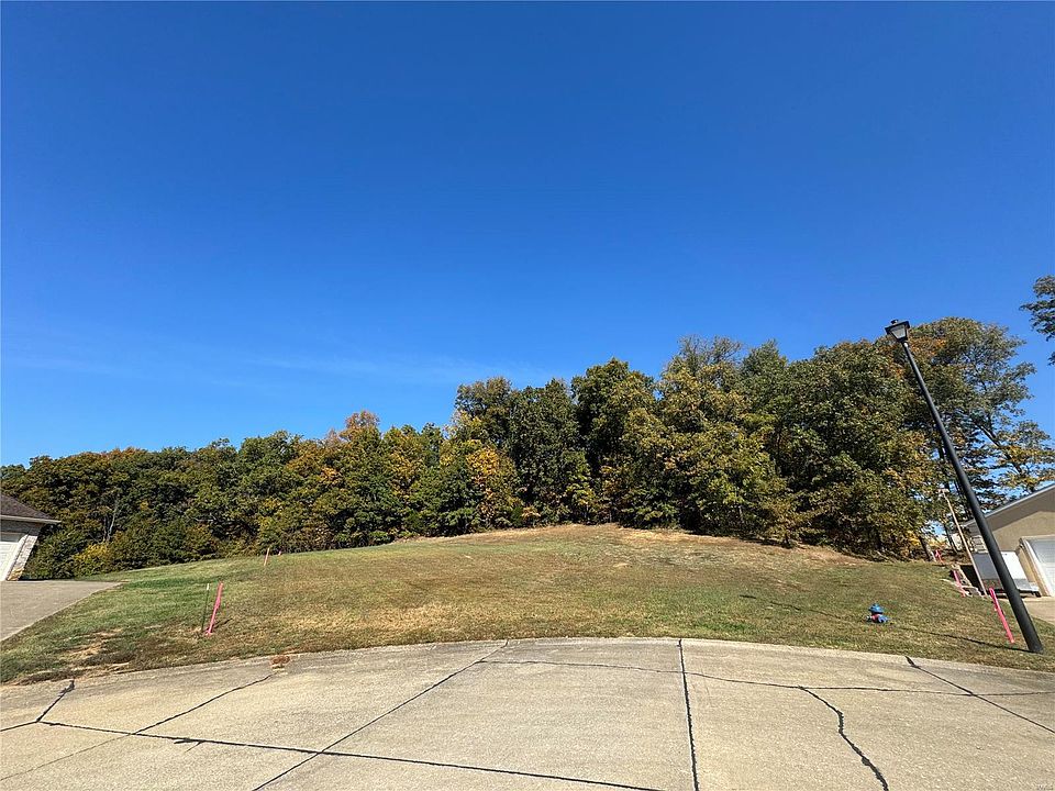 2nd image of 965 Royce Dr
