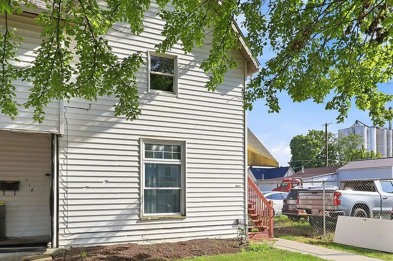 118 1/2 Logan Ave