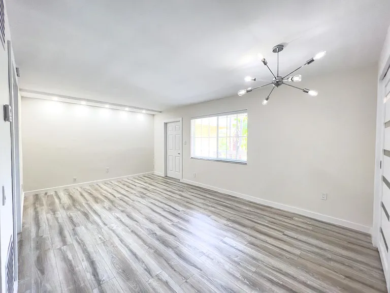 455 NE 16th Ave #10 — Photo 12