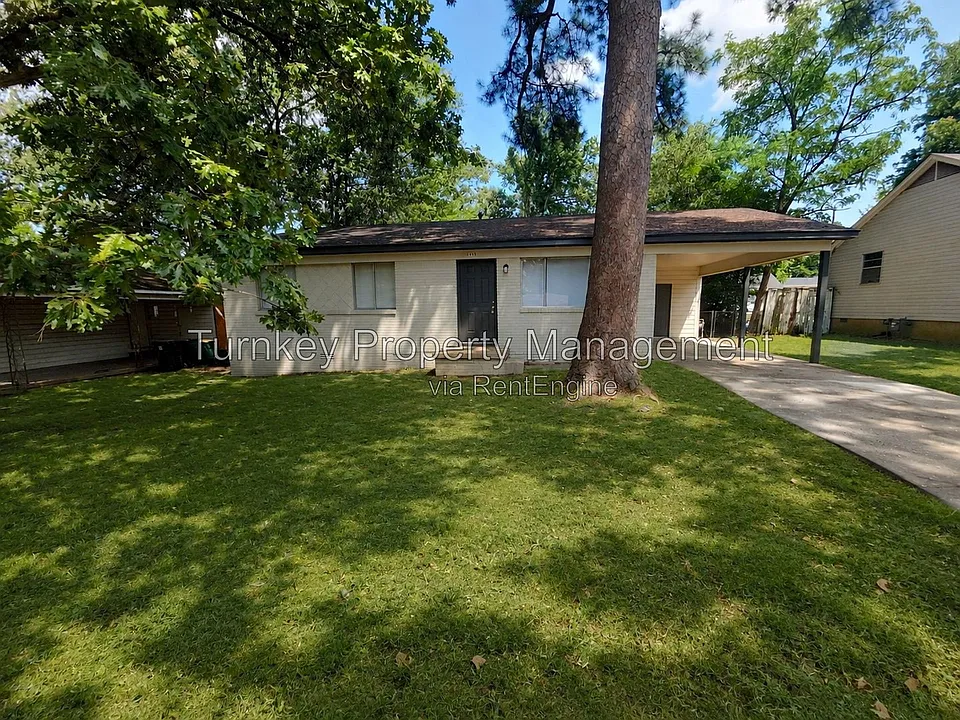 5913 Lyndell Dr