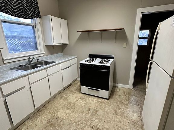 5th image of 315 W 3rd St APT 1