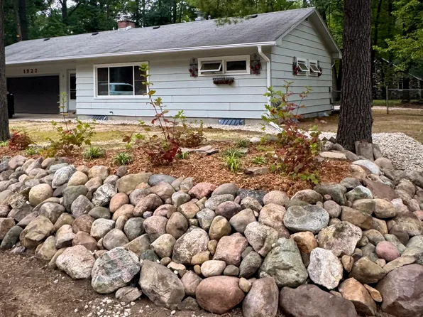1927 Chippewa St #1, Traverse City, MI 49686
