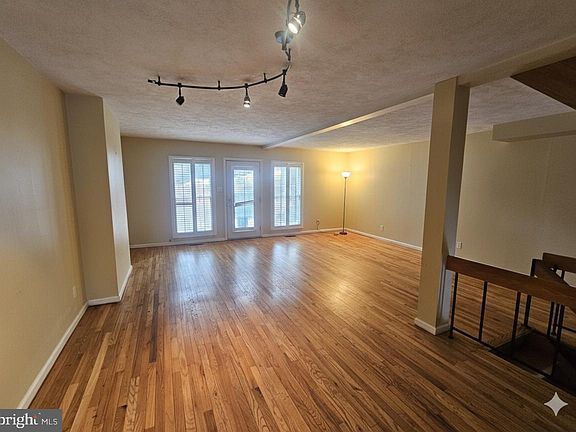 4th image of 28 Club Ln