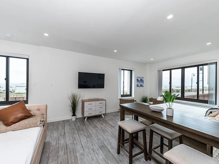 100 W Broadway #1H — Photo 3