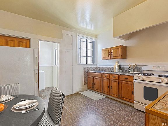4th image of 710 London St