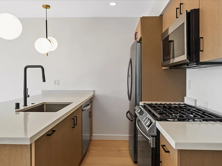 1210 Larrabee St #2 — Photo 2