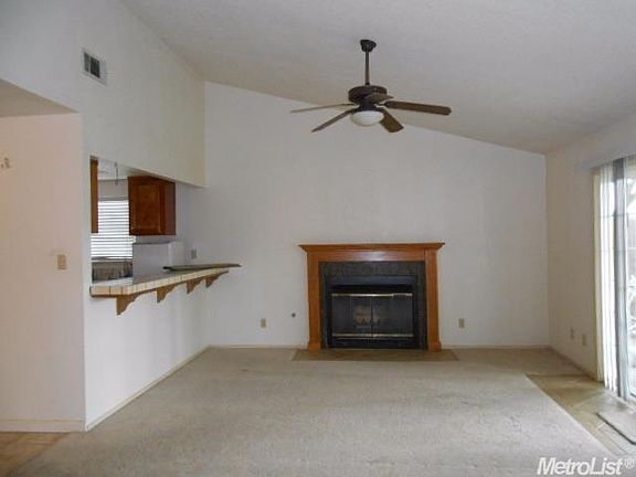 4th image of 1601 Zinfandel Dr