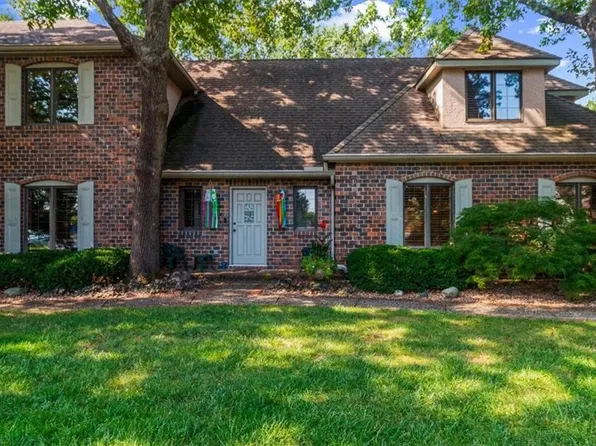 4900 Whitney Dr, Independence, MO 64055