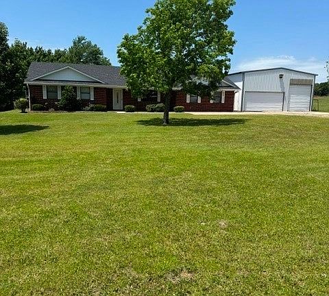 3rd image of 702 Shirley Ln