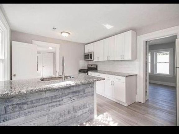 4th image of 1464 W 52nd St