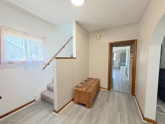 4th image of 450 Barnett Ave