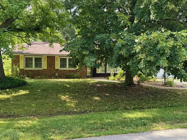 706 Grandview Way, Metamora, IL 61548