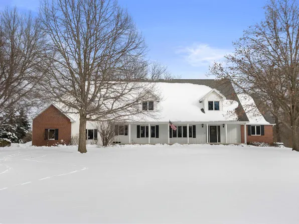 110 Hidden Meadow Ln, Denver, IA 50622