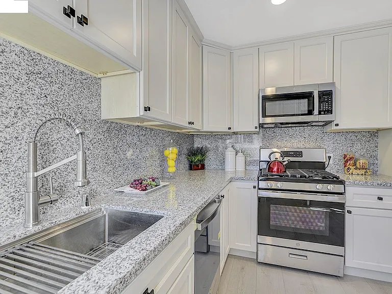 2834 Abbey St — Photo 4