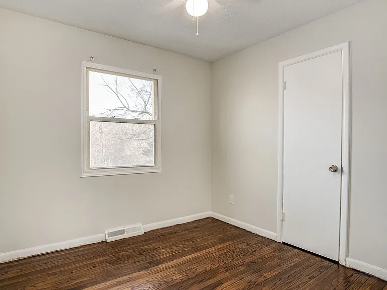 3604 E 61st St — Photo 16