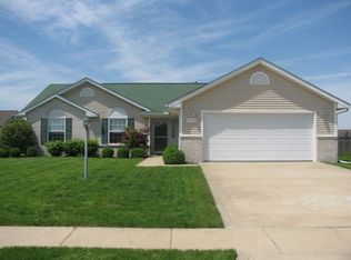 2002 Jonathon Dr, Monticello, IL 61856