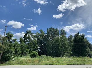 33 Piping Rock Cir, Saratoga Springs, NY 12866