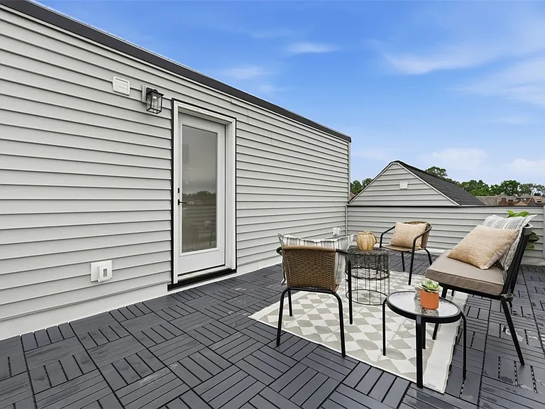1361 Hawthorne St — Photo 35