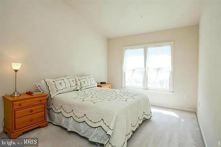 1 bed, 1.5 bath, 1000 sqft, $900 — Photo 4