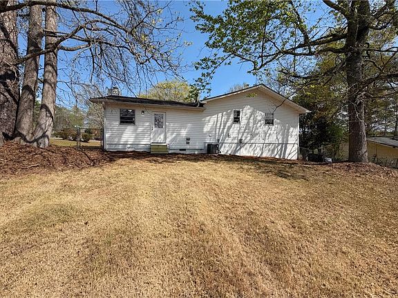 5th image of 2405 Eric Ln