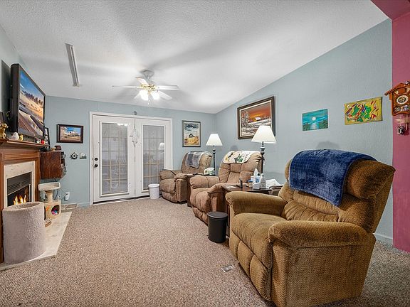 4th image of 303 Mallard Ln