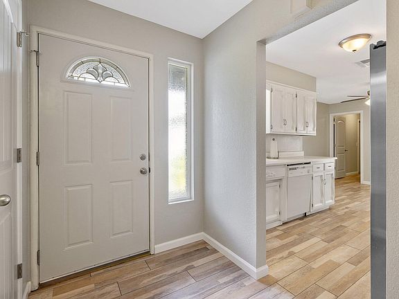 3rd image of 3237 W Country Court
