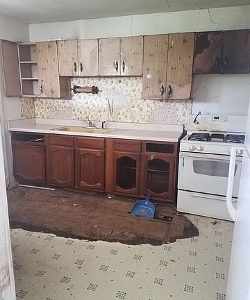 3rd image of 1103 Lovera Blvd